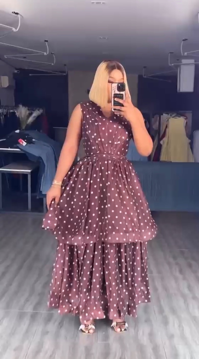 👗 ROBE LONGUE À POIS AVEC VOLANTS